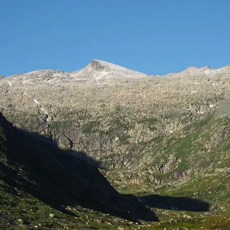 Refuge Des Etangs De Bassies * Auzat